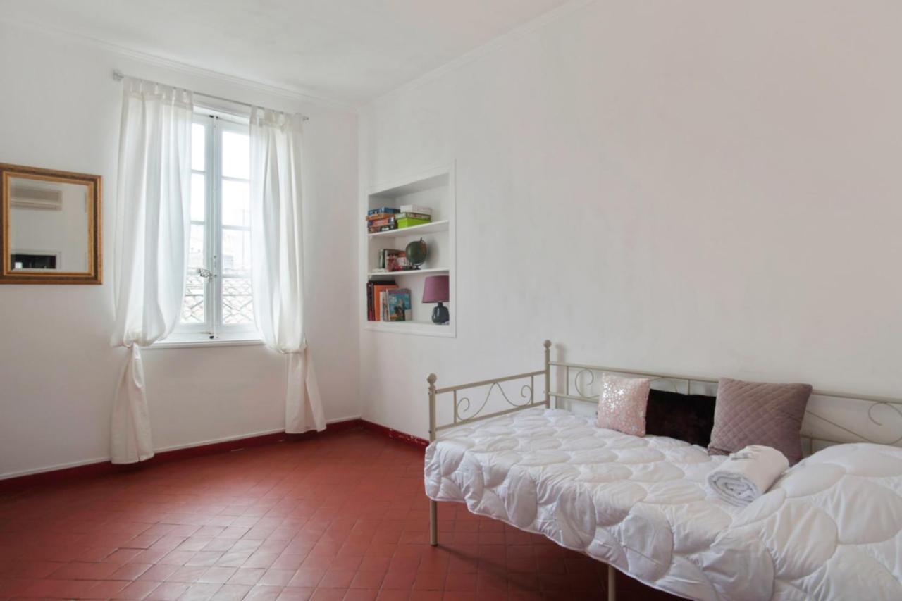 Charming And Large Duplex Flat With Beautiful Terrace In Apartment Avignon